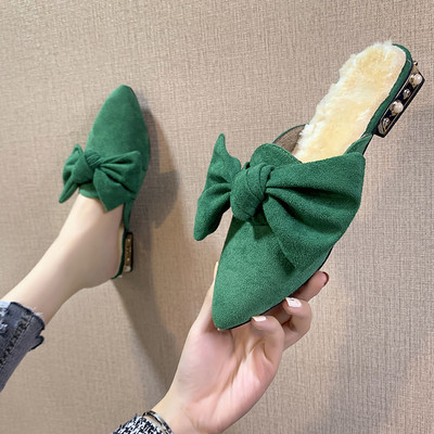 Дамски модерни заострени чехли от еко велур с камъни и пух