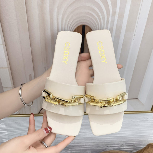 Елегантни дамски чехли от еко кожа с катарама