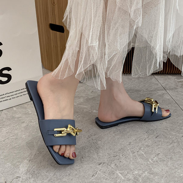 Елегантни дамски чехли от еко кожа с катарама