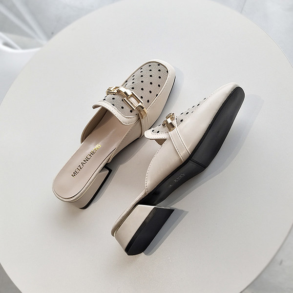 Дамски чехли от изкуствена  кожа и метална декорация