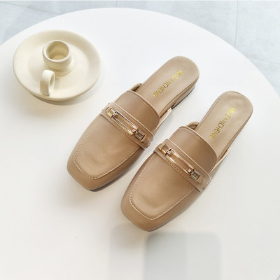 Кожени дамски чехли с метална декорация 