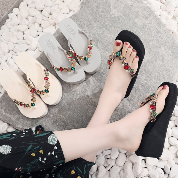 Дамски чехли с цветни камъни на платформа 