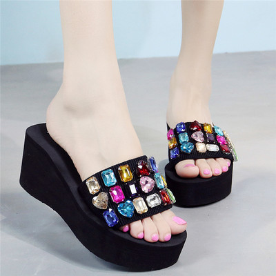 Актуални дамски чехли в два модела с декоративни камъни