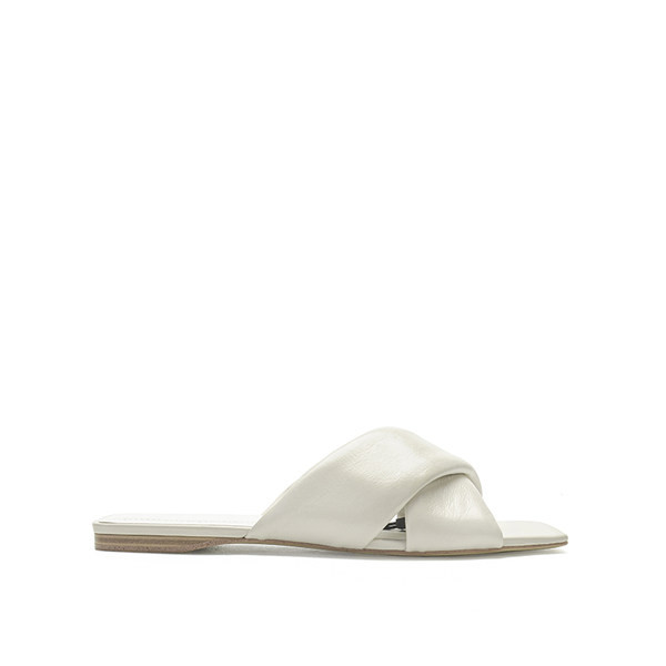 Нов модел дамски чехли с кръстосани каишки в бял цвят