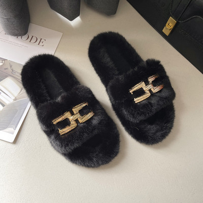 Дамски плюшени чехли с метална декорация 