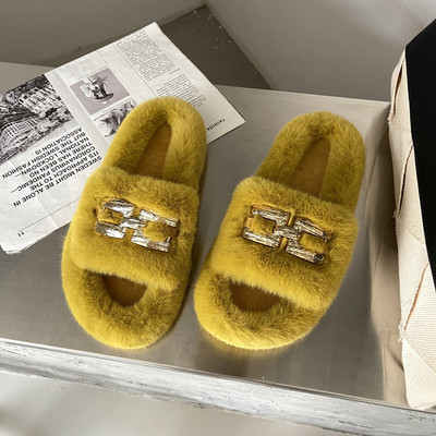 Дамски плюшени чехли с метална декорация 