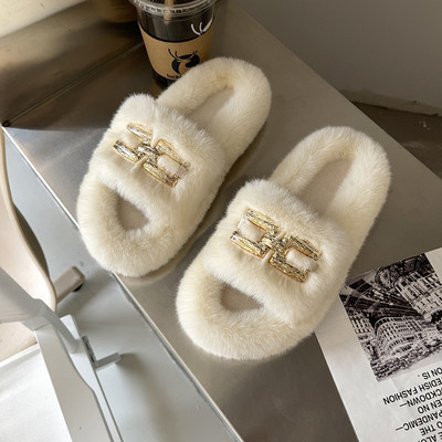 Дамски плюшени чехли с метална декорация 