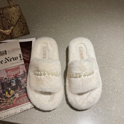 Дамски пухени чехли с перли