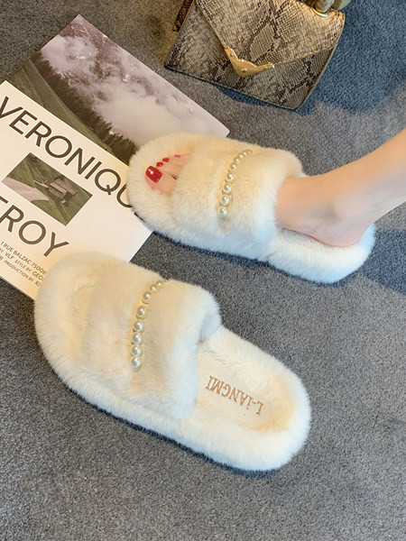 Дамски пухени чехли с перли