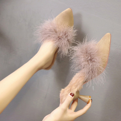 Дамски заострени чехли с пух и тънък ток 5см 