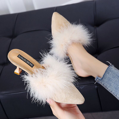 Дамски заострени чехли с пух и тънък ток 5см 