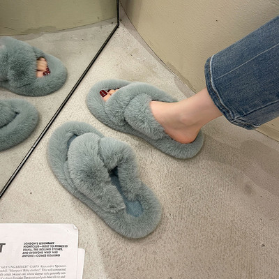 Дамски пухени домашни чехли с равна подметка