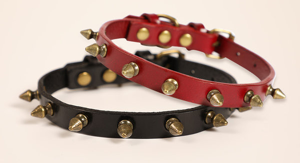 Кучешки нашийник от еко кожа с метални нитове
