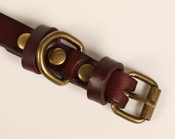 Кучешки нашийник от еко кожа с метални нитове