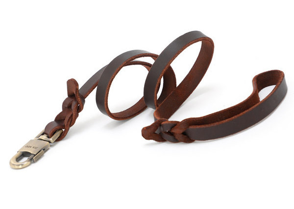 Кожена кучешка каишка с различно метално закопчаване