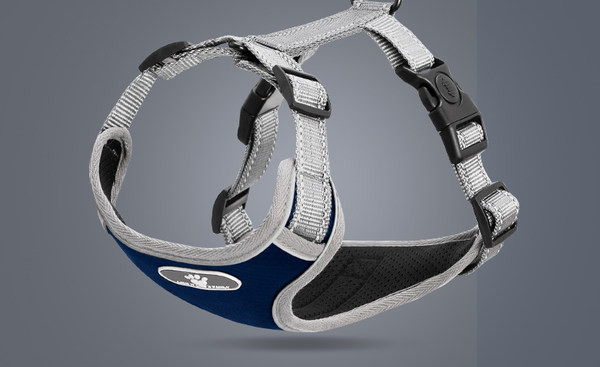 Кучешки нагръдник с емблема  пластмасово закопчаване и повод 