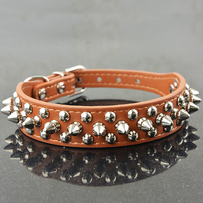 Кучешки нашийник с метални нитове 