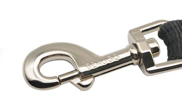 Lesa pentru caini din material textil cu prindere metalica