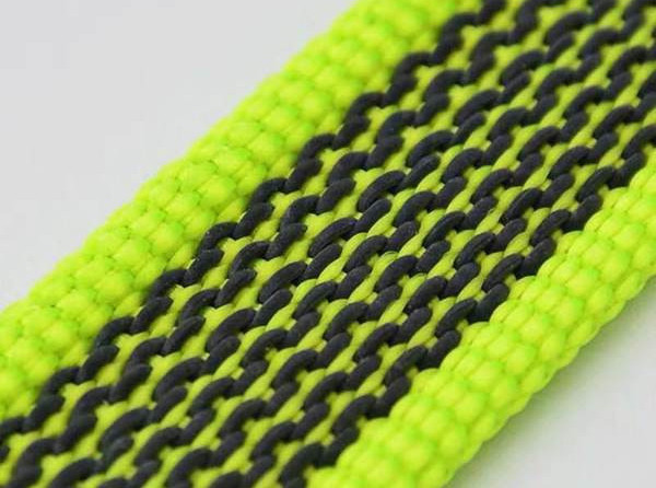 Lesa pentru caini in trei culori