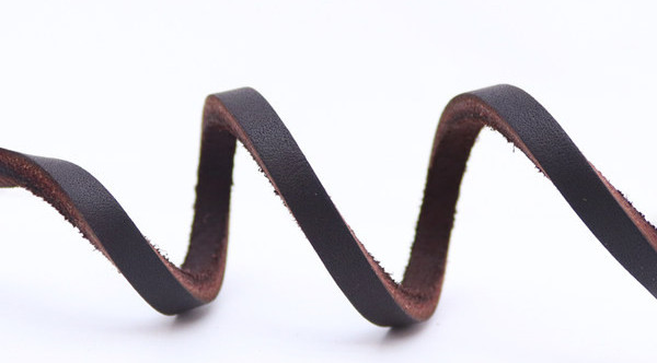 Повод за кучета няколко цвята с метално закопчаване 