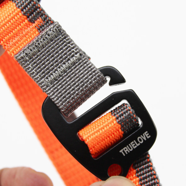 Guler textil pentru caini cu prindere din plastic