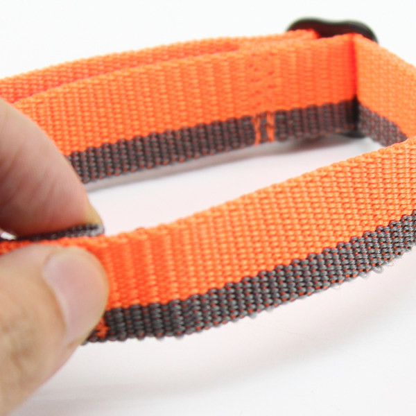 Guler textil pentru caini cu prindere din plastic