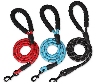 Bavete si lesa pentru caini de mai multe culori