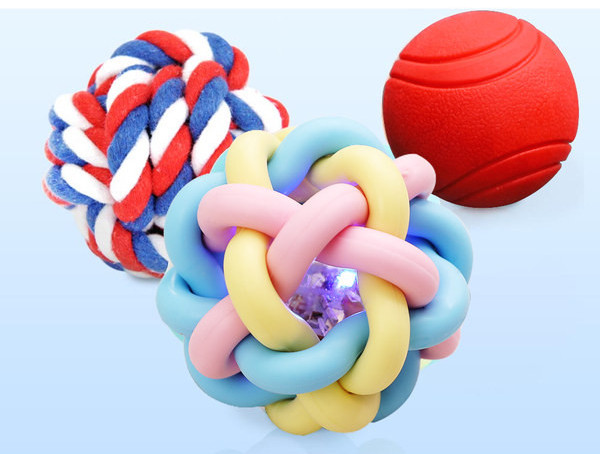 Spalvotas rutulinis šunų žaislas