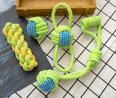 Различни висове текстилни играчки за кучета