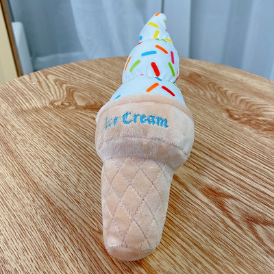 Mai multe modele de jucarii de plus pentru caini