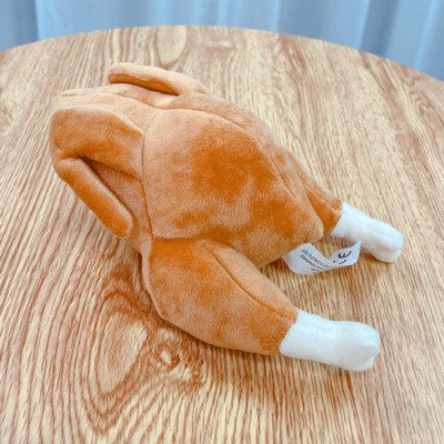 Mai multe modele de jucarii de plus pentru caini