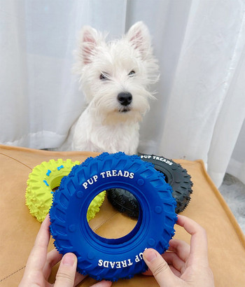 Кучешка играчка във формата на гума с надпис 