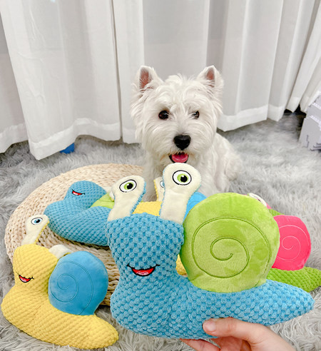 Jucărie de plus potrivită pentru a se juca cu câinii