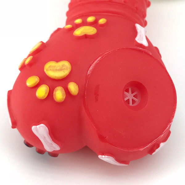 Kummist koeramänguasi luu ja palli kujul