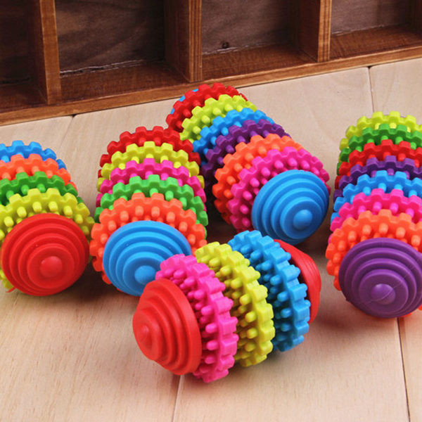 Erinevad kummist mänguasjade mudelid koertele