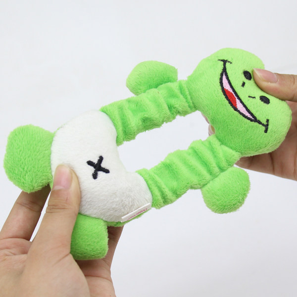 Väike plüüsist mänguasi koertele