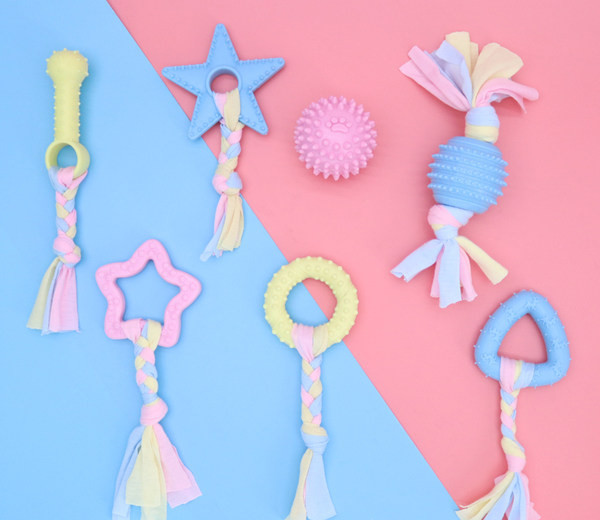 Jucărie textilă pentru câini care mușcă