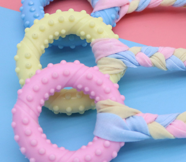 Jucărie textilă pentru câini care mușcă