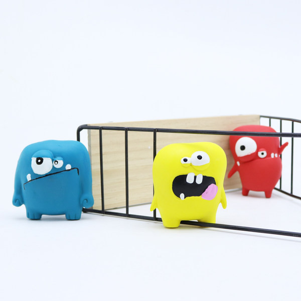 Jucărie de cauciuc pentru câini cu aplicație