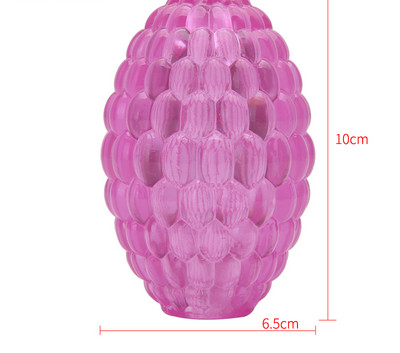 Kolmes suuruses kummist mängupall koertele