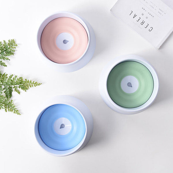 Μπολ με νερό σκύλου - δύο μοντέλα