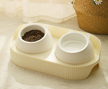 Ταΐστρα σκύλων με δύο μπολ ή ένα και ένα διανομέα νερού