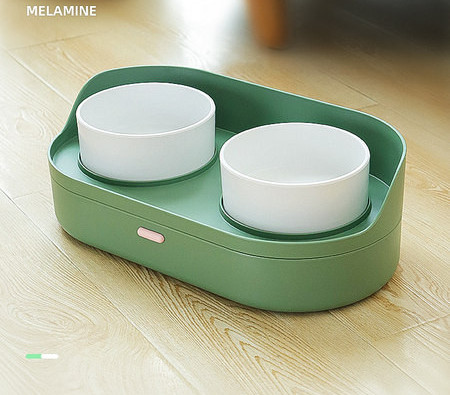 Kahe kambriga plastikust toidukauss koertele