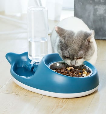 Μπολ φαγητού με δοσομετρητή νερού σε διαφορετικά μοντέλα για σκύλους και γάτες