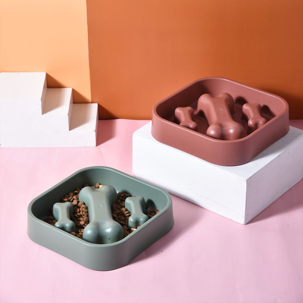 Plastična posuda za hranu za pse