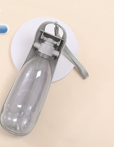 Dozator de apă potrivit pentru utilizare în aer liber