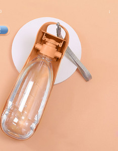 Dozator de apă potrivit pentru utilizare în aer liber