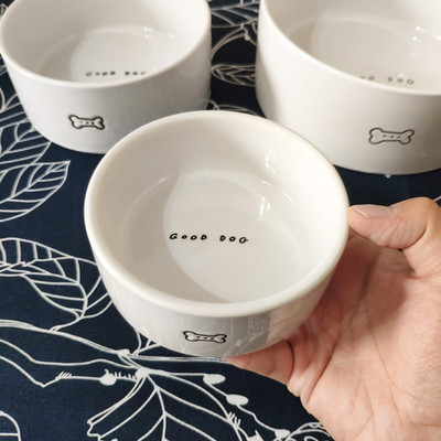 Keraamiline kauss koeratoidu jaoks