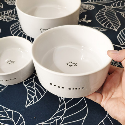 Keraamiline kauss koeratoidu jaoks