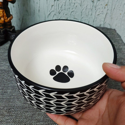 Keraamiline kauss koeratoidu jaoks